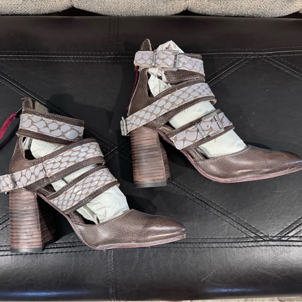 Brand New Freebird Size 8 Stone Jaclynn